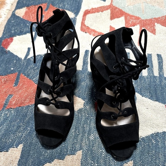 Manolo Blahnik Attal Black Suede Gladiator Lace-up Heeled Sandals - Like new - Picture 13 of 16